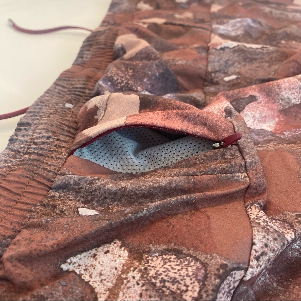 All in Motion Men’s Workout Shorts 6 inch inseam - Picture 5 of 6